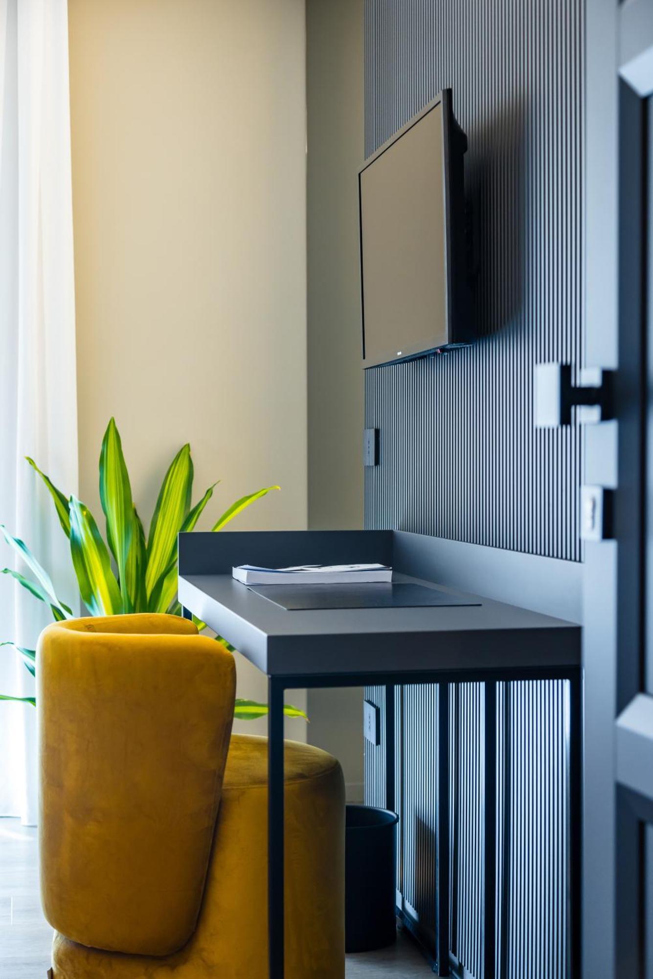 Mh Suites Plebiscito Neapel Exteriör bild